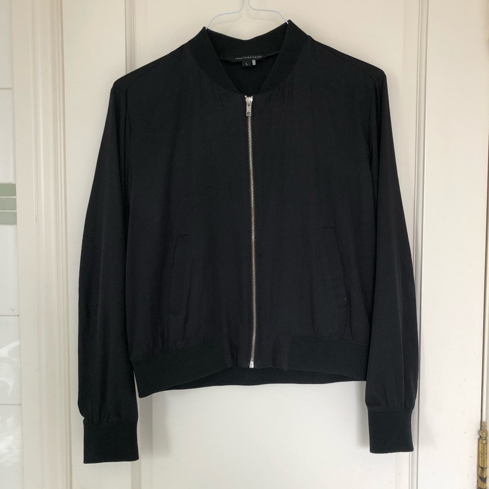 Women’s black thin bomber jacket